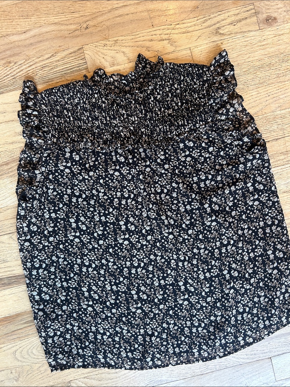 🌸3 FOR $20🌸 Pleione Black and White Floral Ruffle Neck Blouse - Picture 6 of 8